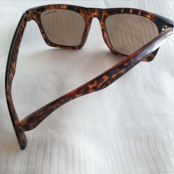 Chinese Laundry Tortoise Sunglasses - Picture 3 of 7